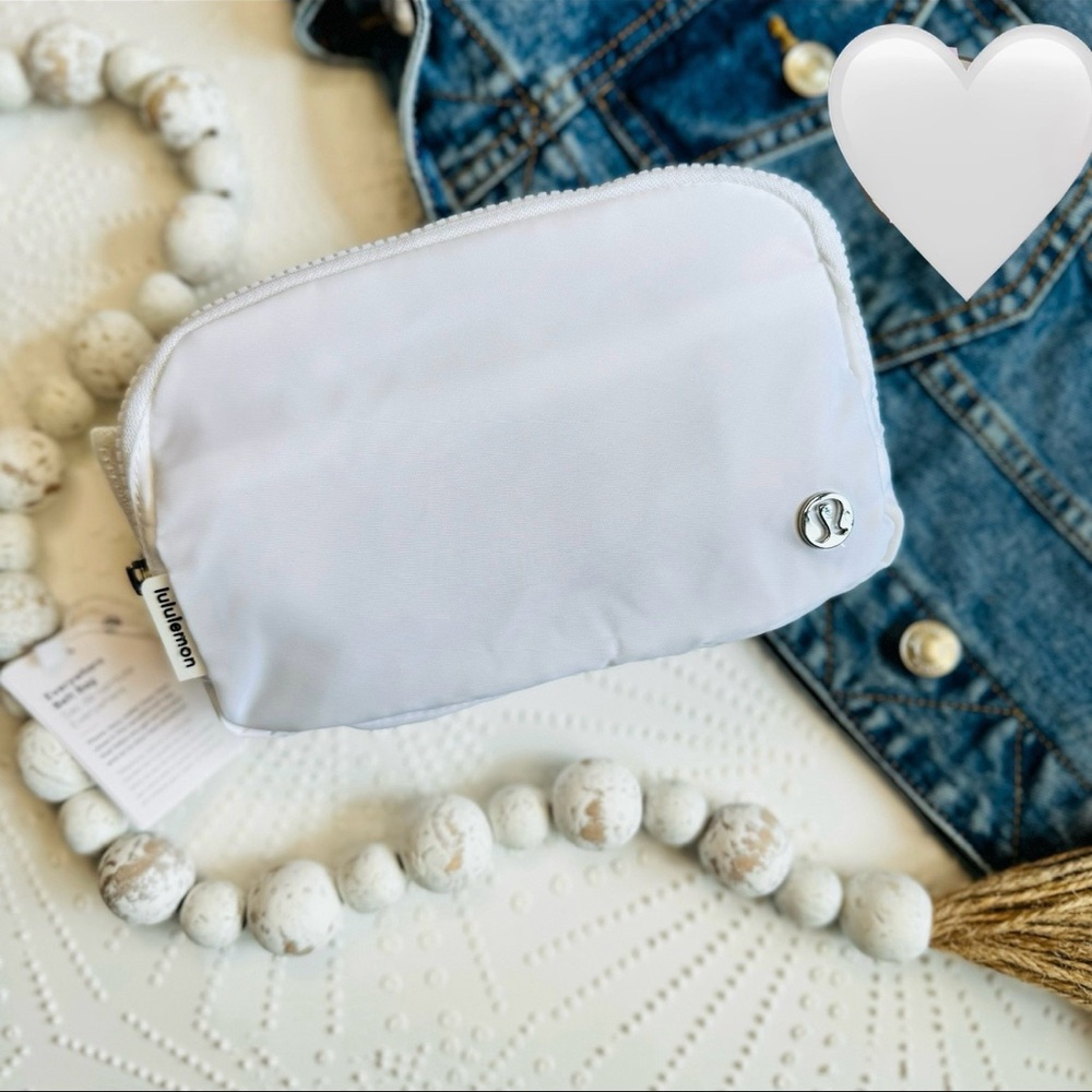 Light grey belt bag